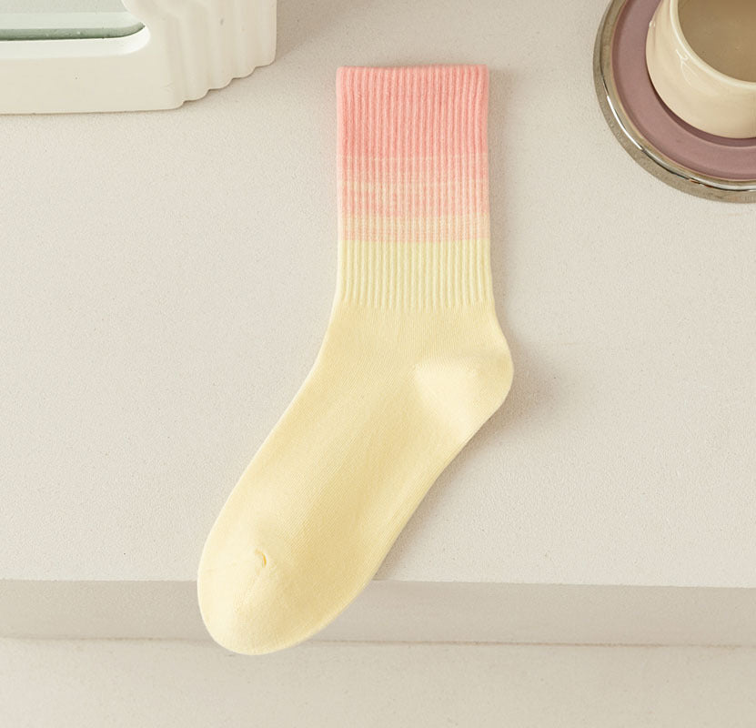 Gradient color medium light sports cotton socks